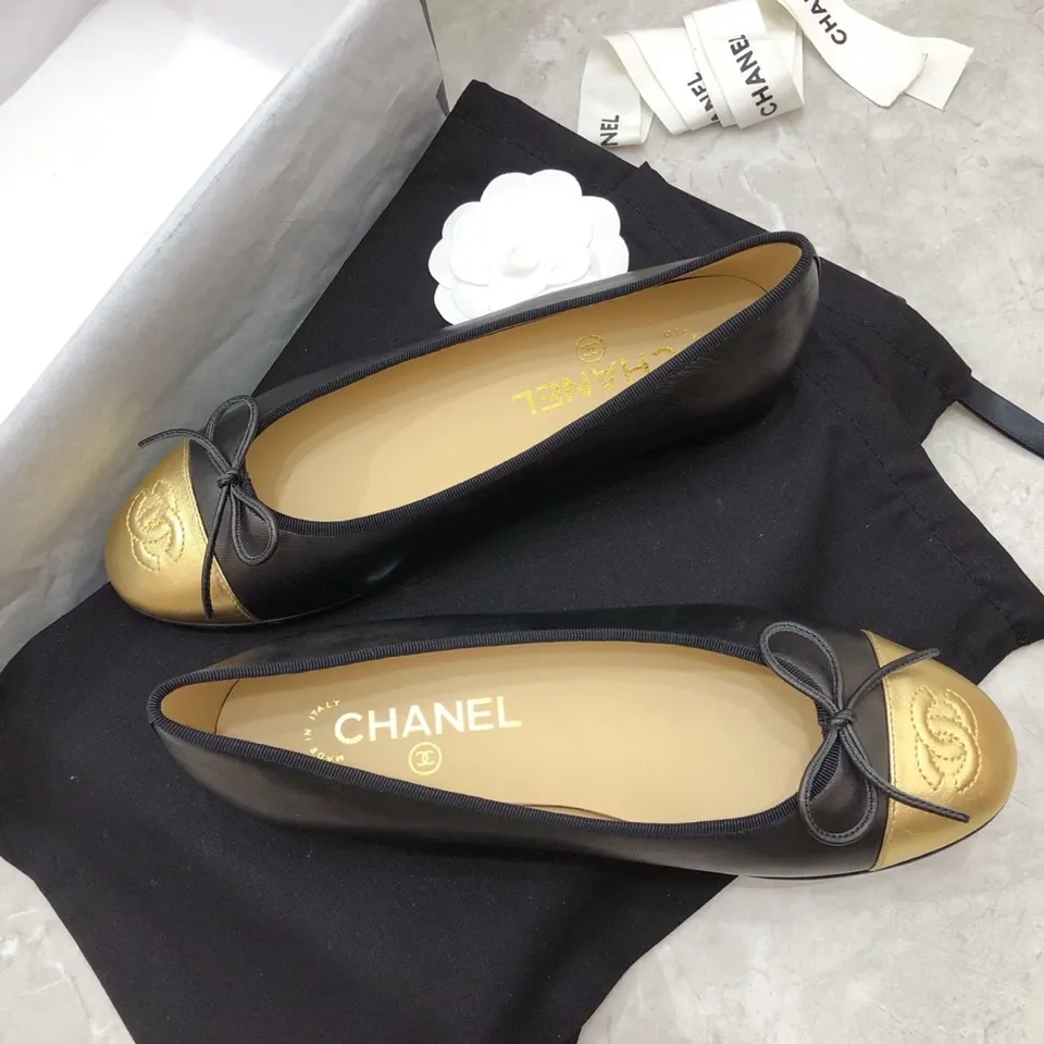 👟👟Ex-factory price 440👟👟 Chanel has been upgrading Chanel shoes ~ 2021ss top version HK overseas purchasing original cut at 1:1 Chanel Chanel Eternal Classic Bow Round Toe Ballet Shoes There are not many good quality, truly no pressure to enter and exit the counter. Regardless of the last type, leather material selection, and manufacturing process, they are all genuine craftsmanship and very sophisticated. ◾️Fabric: Mixed sheepskin imported from Italy ◾️Lining: Imported sheepskin (sweat-absorbent and soft) ◾️Sole: Italian special A-grade genuine leather sole (not ordinary thin sole in the market) ◾️Size: 35-39 [34 40 41 42 43 customization is not returnable]